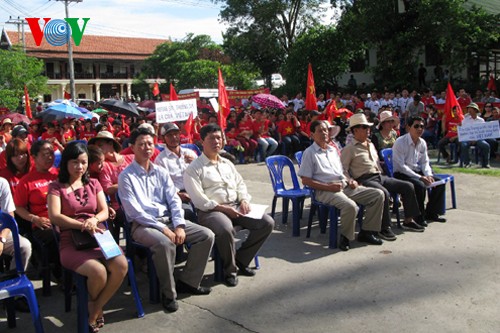 Cộng đồng Việt các tỉnh Bắc Lào mít tinh phản đối Trung Quốc - ảnh 1